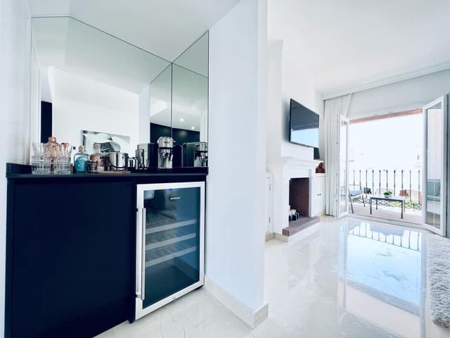 2 bedroom Apartment for sale in Marbella with pool garage - € 549,950 (Ref: 10002216)