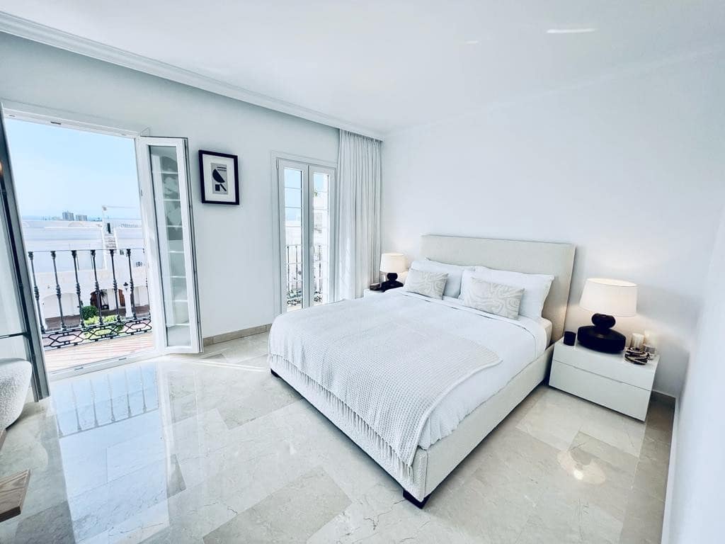 2 bedroom Apartment for sale in Marbella with pool garage - € 549,950 (Ref: 10002216)