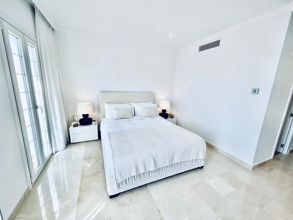 2 bedroom Apartment for sale in Marbella with pool garage - € 549,950 (Ref: 10002216)