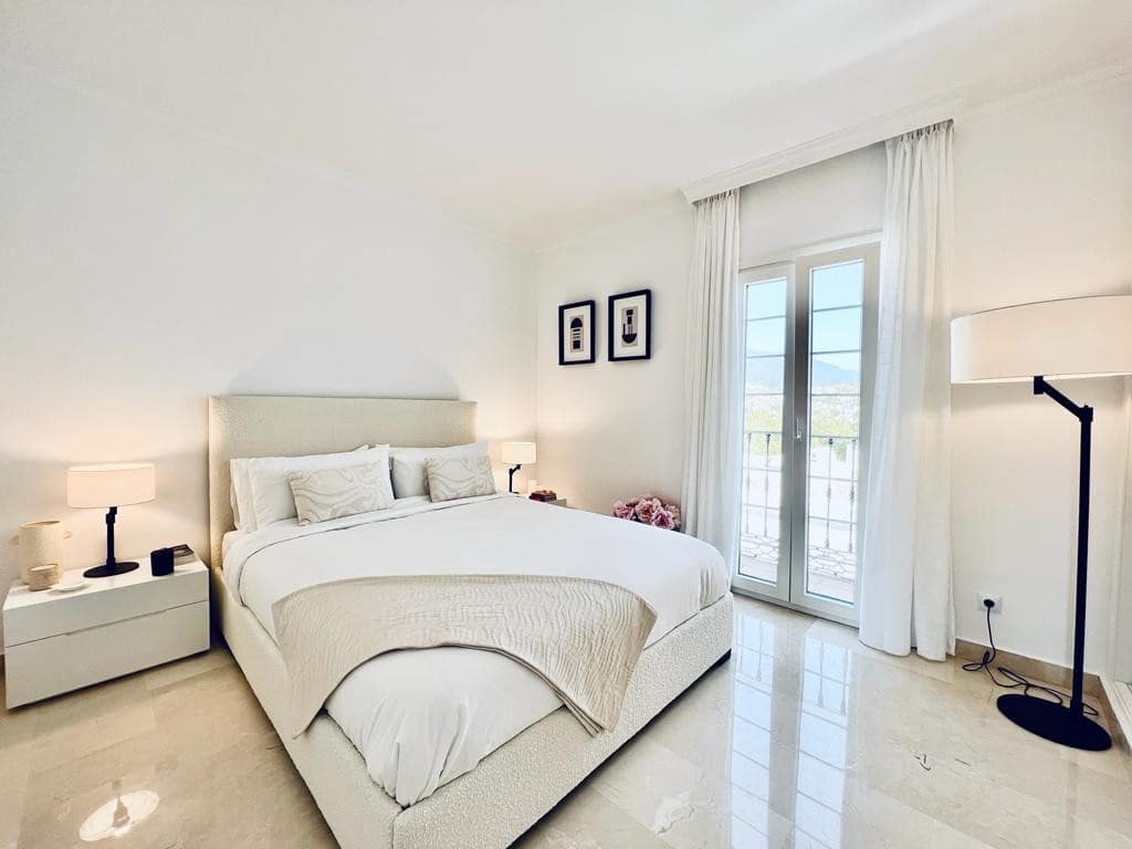 2 bedroom Apartment for sale in Marbella with pool garage - € 549,950 (Ref: 10002216)