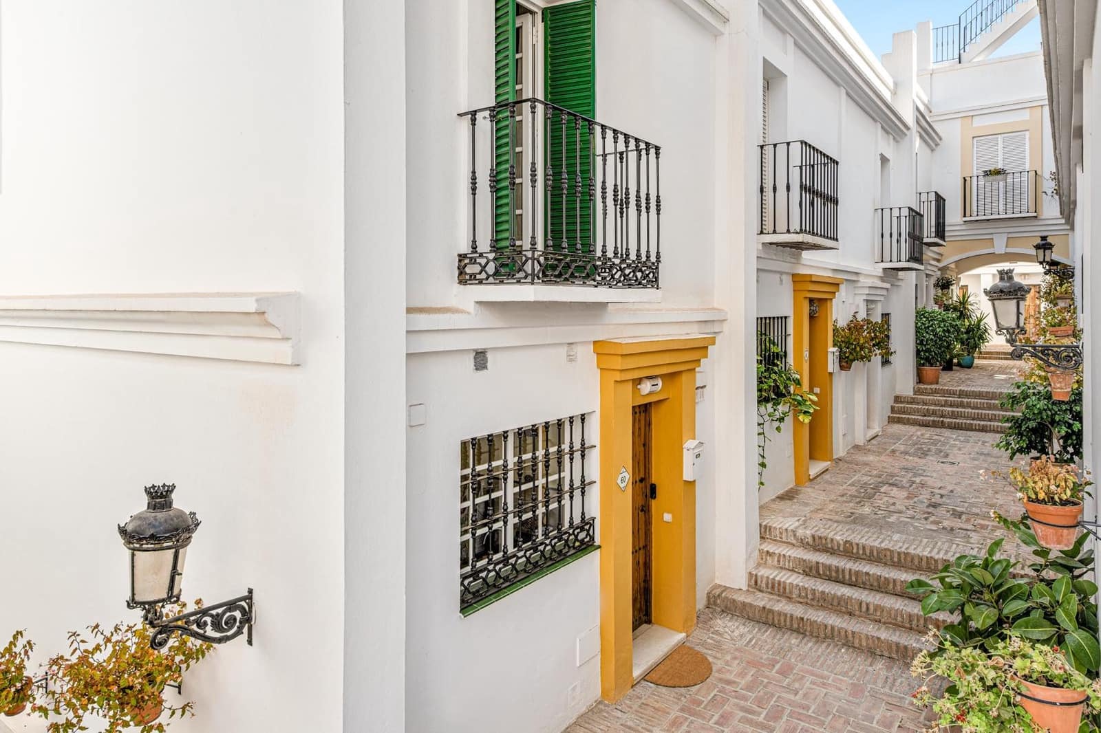 2 bedroom Apartment for sale in Marbella with pool garage - € 549,950 (Ref: 10002216)