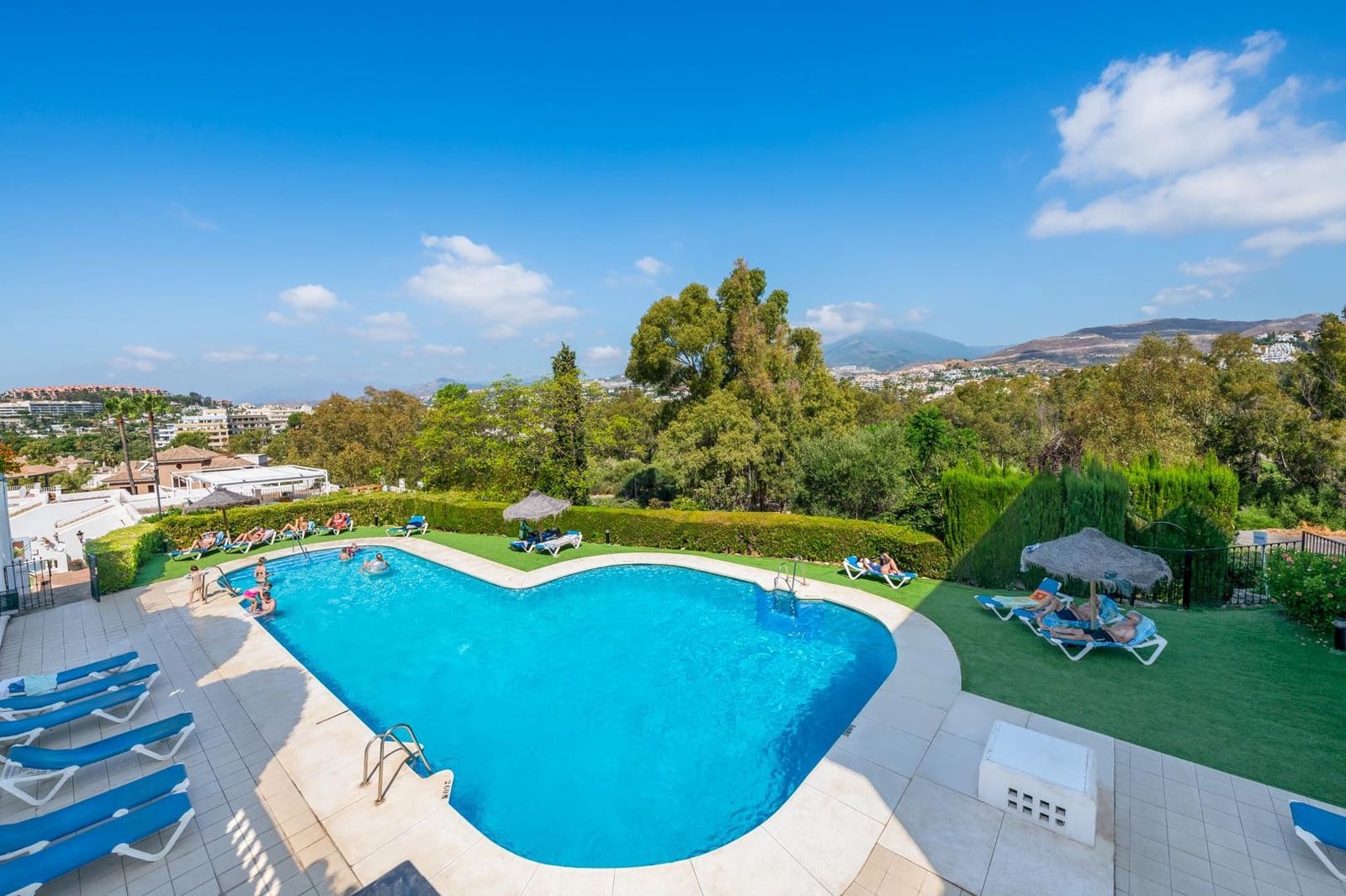 2 bedroom Apartment for sale in Marbella with pool garage - € 549,950 (Ref: 10002216)