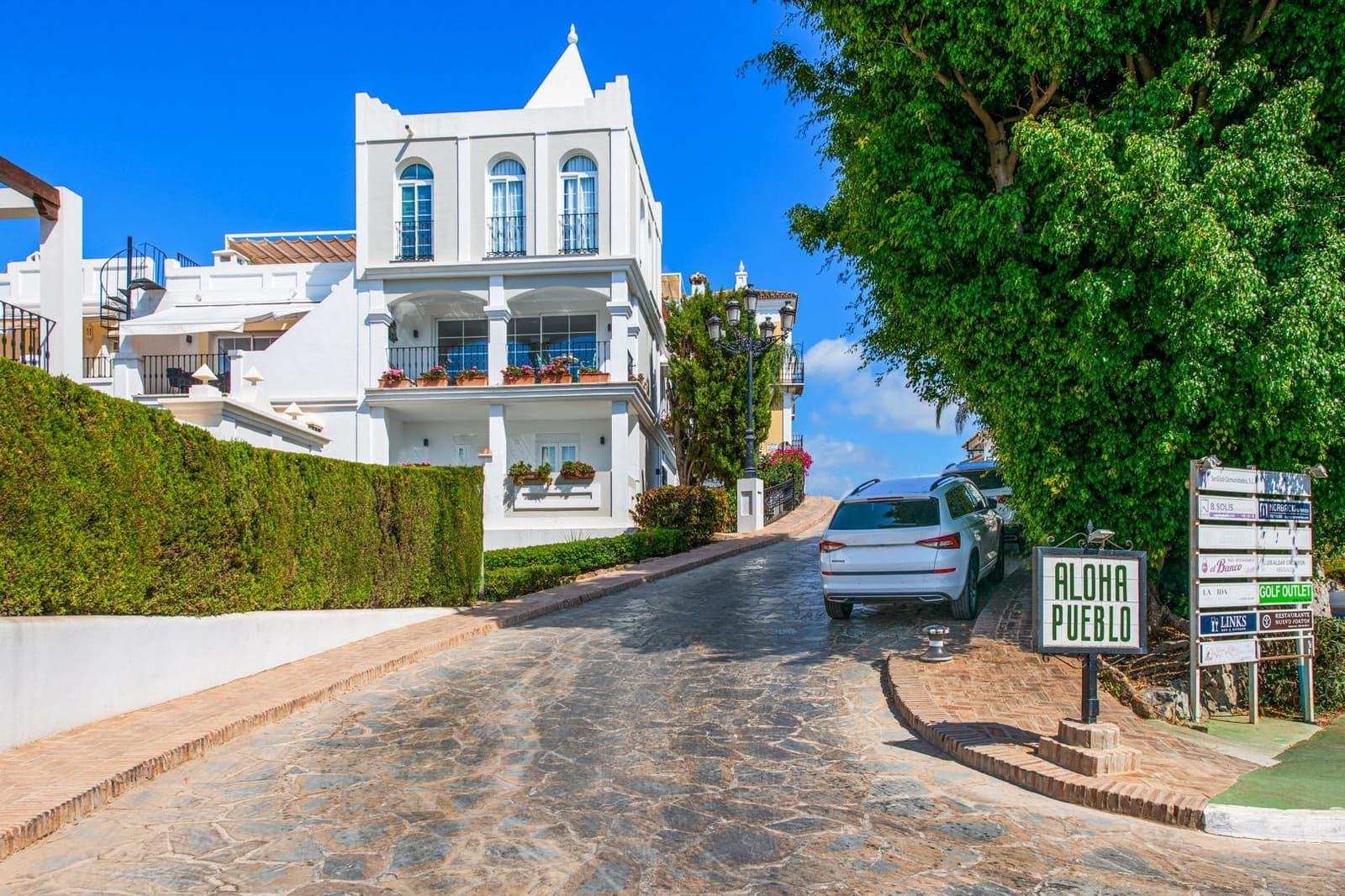 2 bedroom Apartment for sale in Marbella with pool garage - € 549,950 (Ref: 10002216)