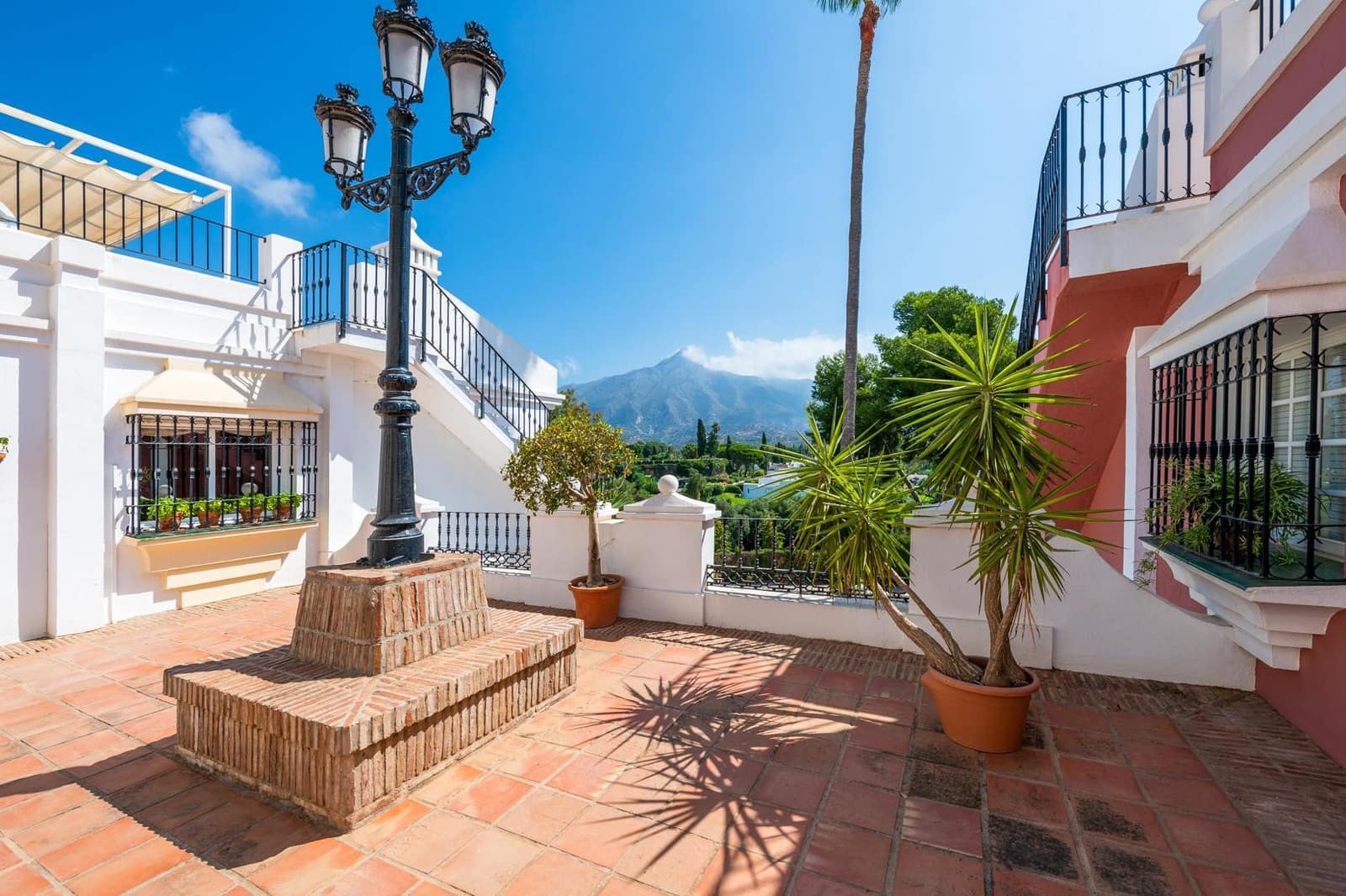 2 bedroom Apartment for sale in Marbella with pool garage - € 549,950 (Ref: 10002216)