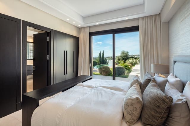 5 bedroom Villa for sale in Marbella with pool garage - € 4,695,000 (Ref: 10002217)