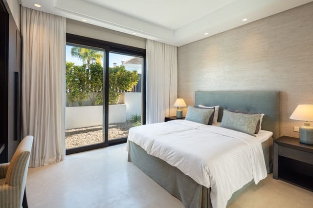 5 bedroom Villa for sale in Marbella with pool garage - € 4,695,000 (Ref: 10002217)