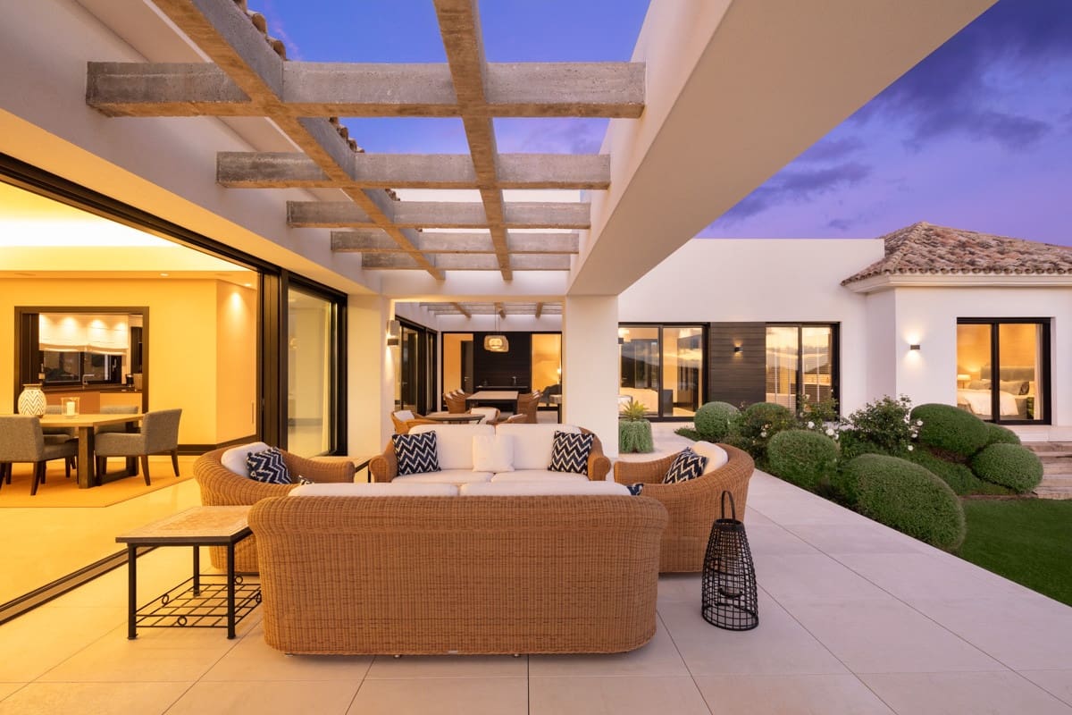 5 bedroom Villa for sale in Marbella with pool garage - € 4,695,000 (Ref: 10002217)