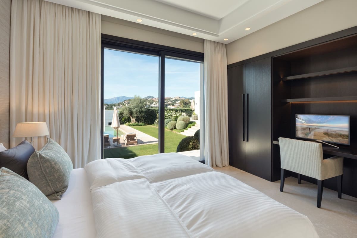 5 bedroom Villa for sale in Marbella with pool garage - € 4,695,000 (Ref: 10002217)