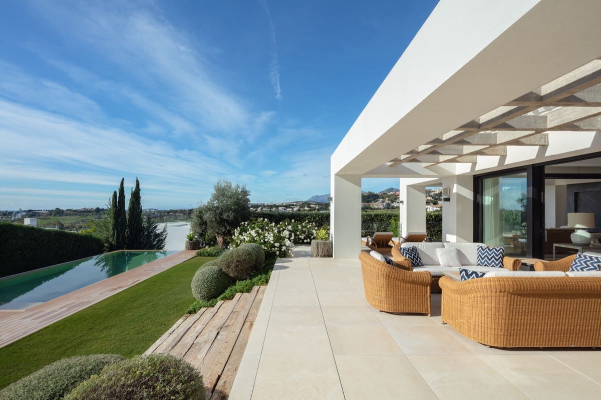 5 bedroom Villa for sale in Marbella with pool garage - € 4,695,000 (Ref: 10002217)