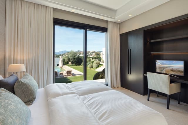 5 bedroom Villa for sale in Marbella with pool garage - € 4,695,000 (Ref: 10002217)