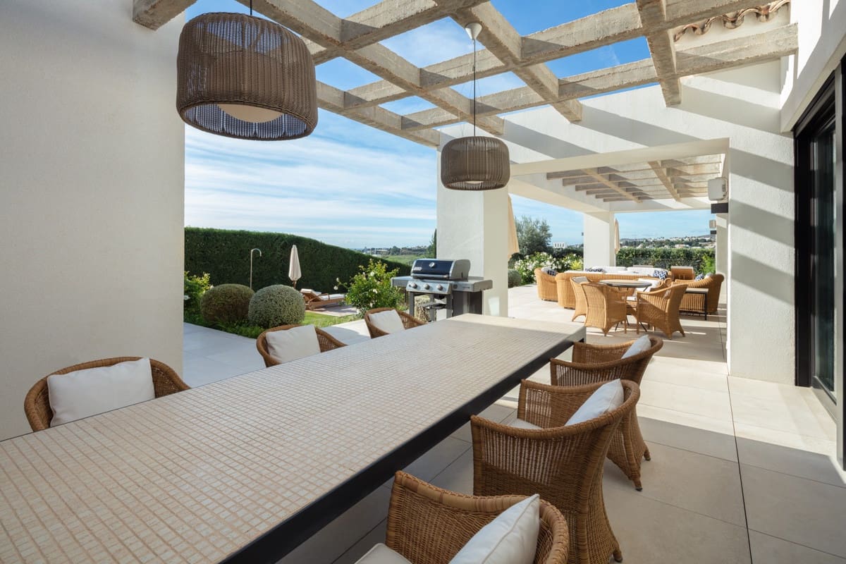 5 bedroom Villa for sale in Marbella with pool garage - € 4,695,000 (Ref: 10002217)
