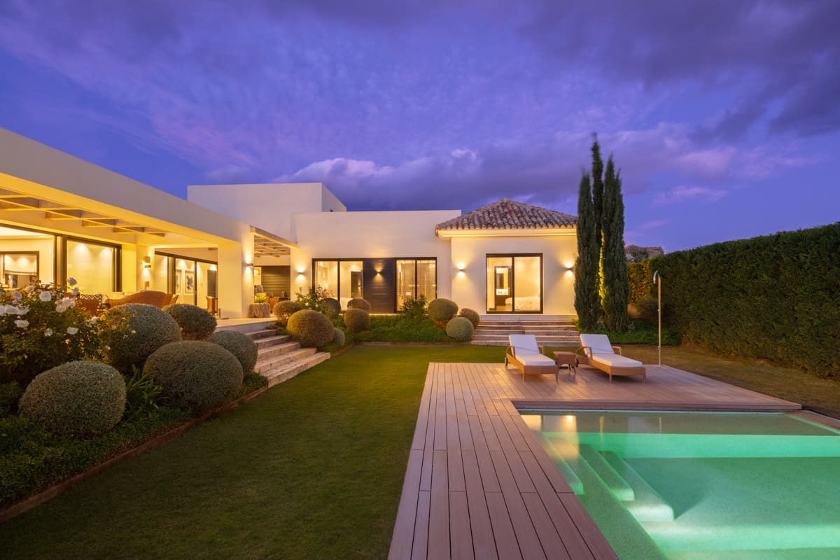 5 bedroom Villa for sale in Marbella with pool garage - € 4,695,000 (Ref: 10002217)