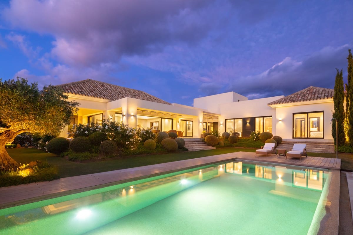 5 bedroom Villa for sale in Marbella with pool garage - € 4,695,000 (Ref: 10002217)