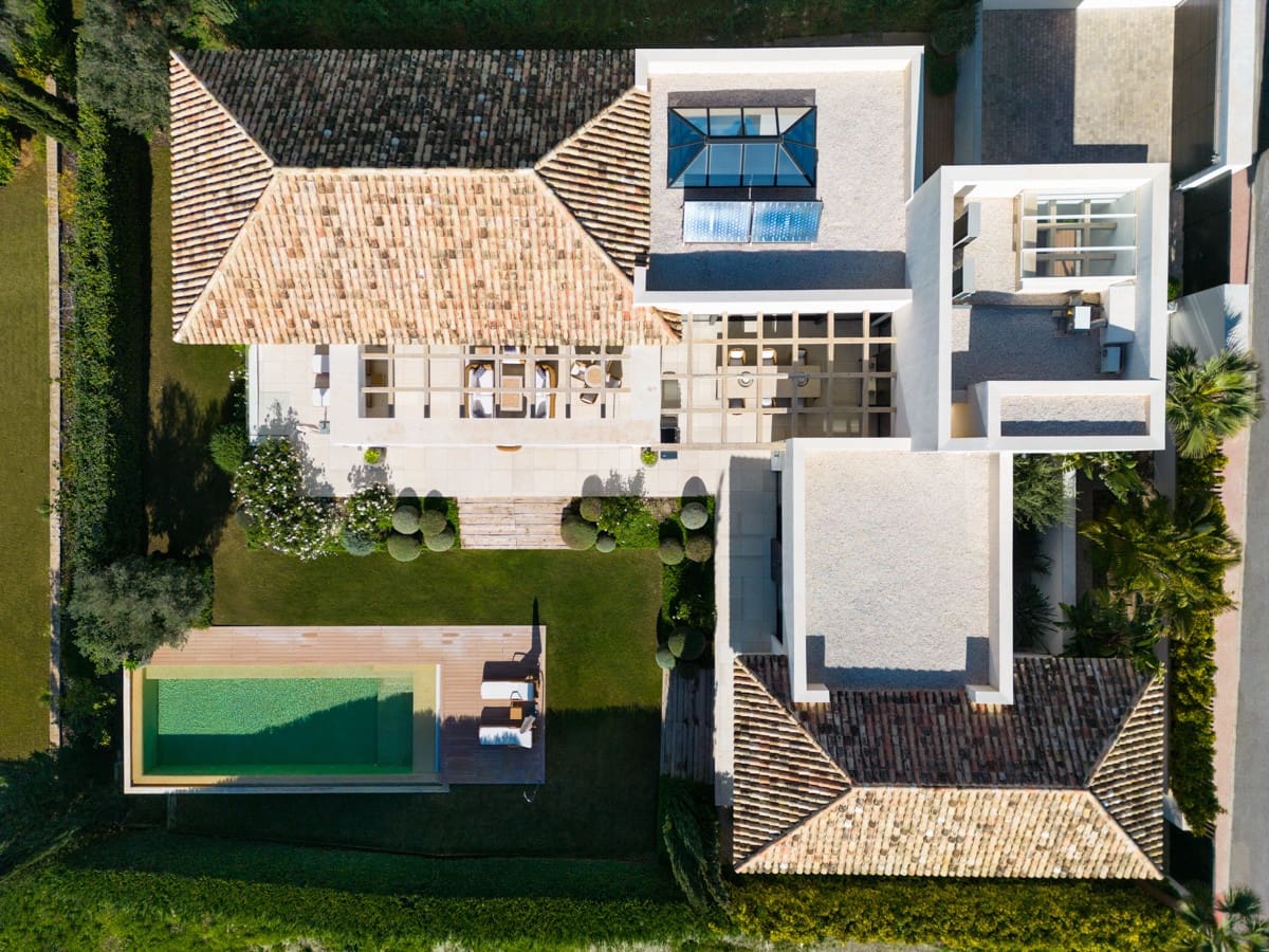5 bedroom Villa for sale in Marbella with pool garage - € 4,695,000 (Ref: 10002217)