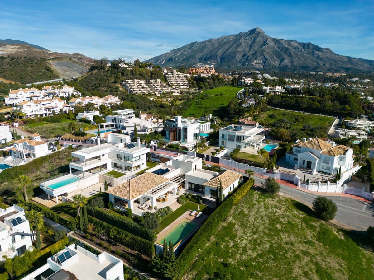 5 bedroom Villa for sale in Marbella with pool garage - € 4,695,000 (Ref: 10002217)