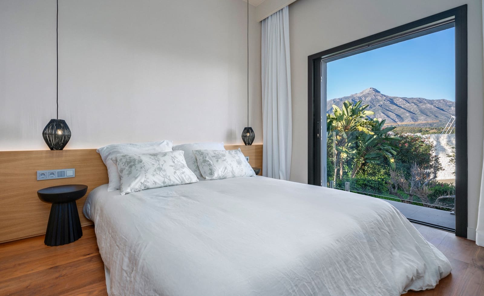 6 soverom Villa til salgs i Marbella med svømmebasseng garasje - € 4 895 000 (Ref: 10002219)