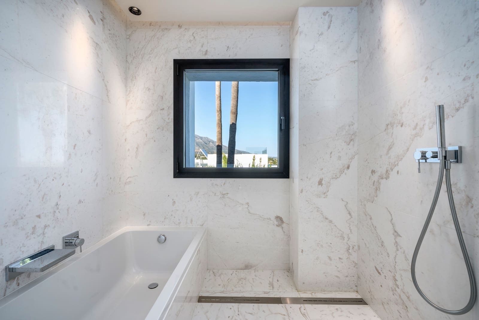 6 soverom Villa til salgs i Marbella med svømmebasseng garasje - € 4 895 000 (Ref: 10002219)