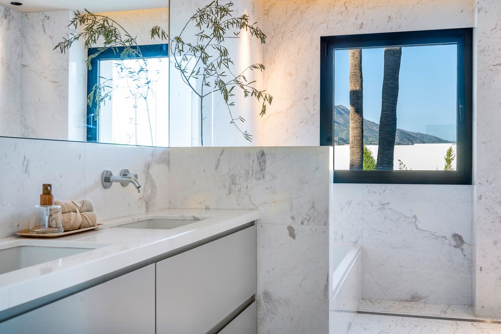6 soverom Villa til salgs i Marbella med svømmebasseng garasje - € 4 895 000 (Ref: 10002219)