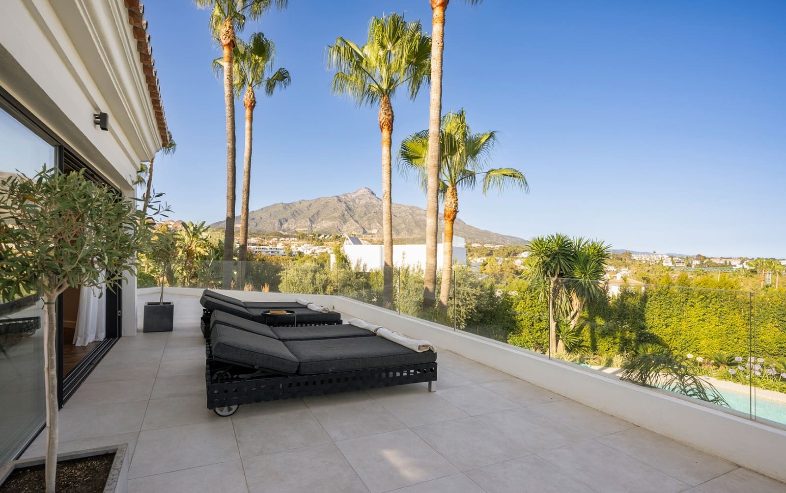 6 soverom Villa til salgs i Marbella med svømmebasseng garasje - € 4 895 000 (Ref: 10002219)