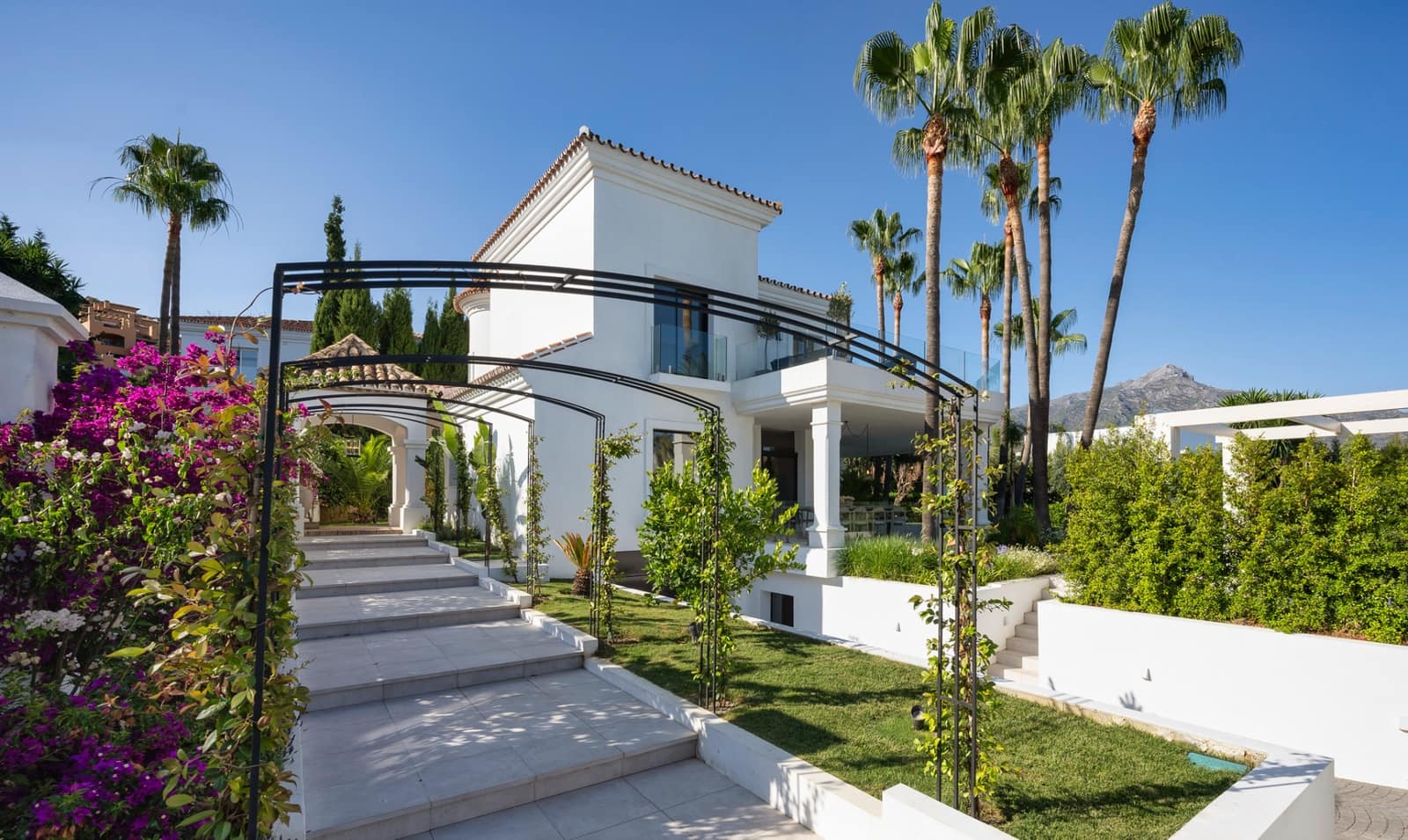 6 soverom Villa til salgs i Marbella med svømmebasseng garasje - € 4 895 000 (Ref: 10002219)