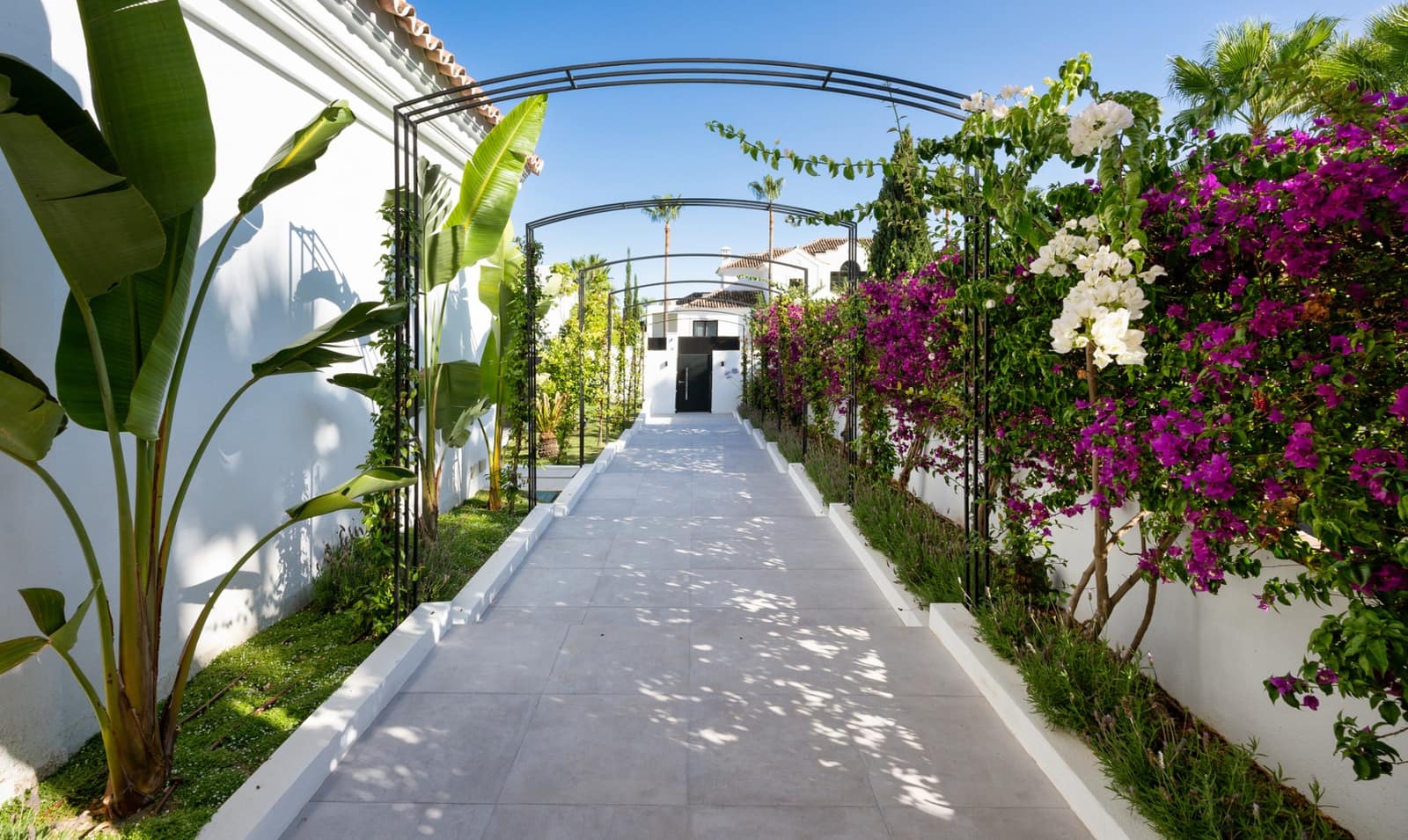 6 soverom Villa til salgs i Marbella med svømmebasseng garasje - € 4 895 000 (Ref: 10002219)