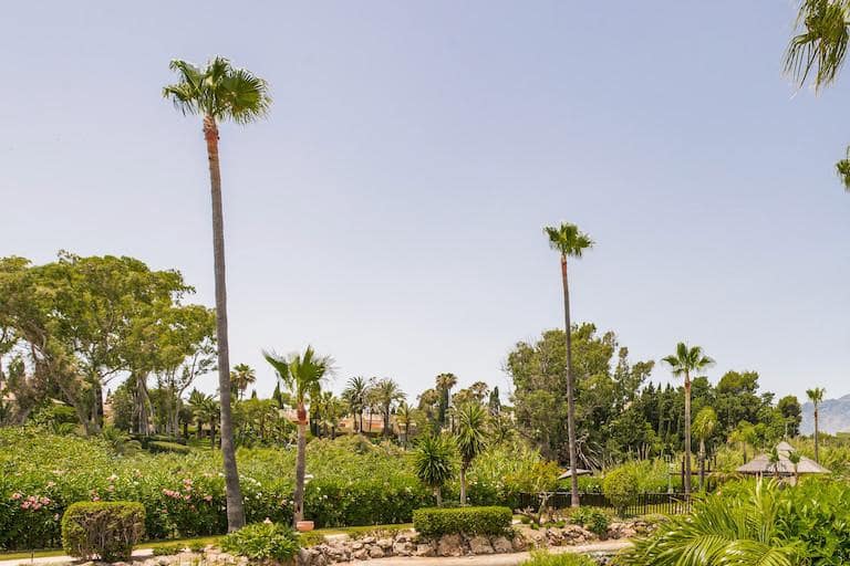 Apartamento de 3 habitaciones en Estepona en venta con piscina garaje - 1.395.000 € (Ref: 10002224)