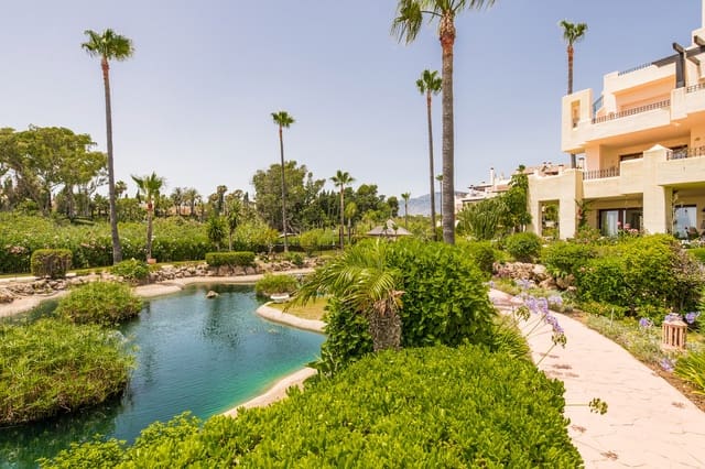 Apartamento de 3 habitaciones en Estepona en venta con piscina garaje - 1.395.000 € (Ref: 10002224)