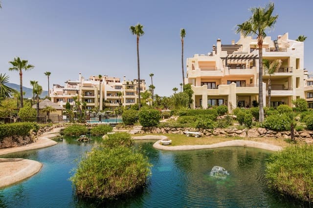 Apartamento de 3 habitaciones en Estepona en venta con piscina garaje - 1.395.000 € (Ref: 10002224)