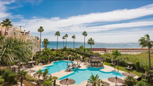 Apartamento de 3 habitaciones en Estepona en venta con piscina garaje - 1.395.000 € (Ref: 10002224)
