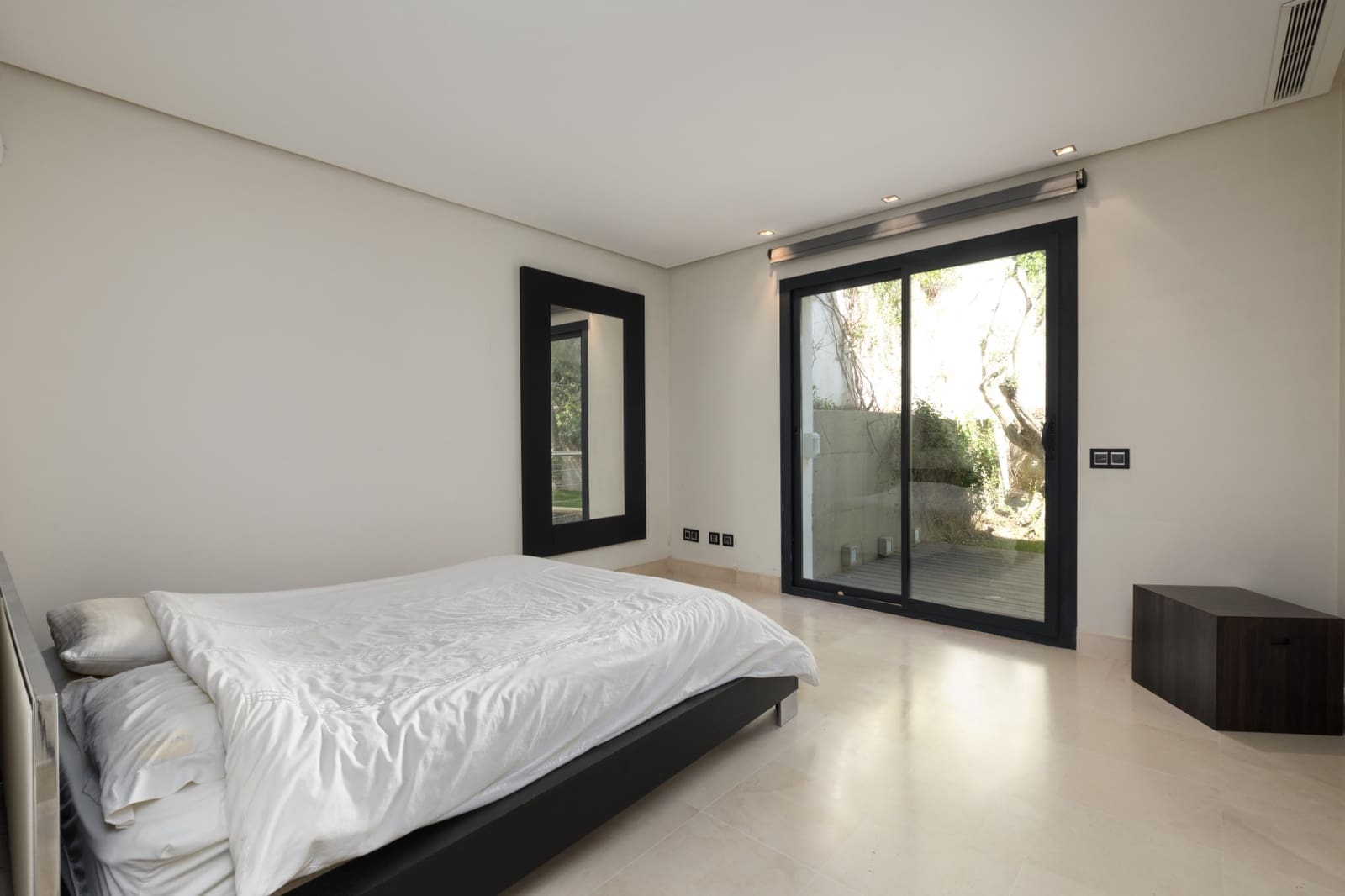 5 slaapkamer Villa te koop in Istan met zwembad garage - € 3.495.000 (Ref: 10002227)