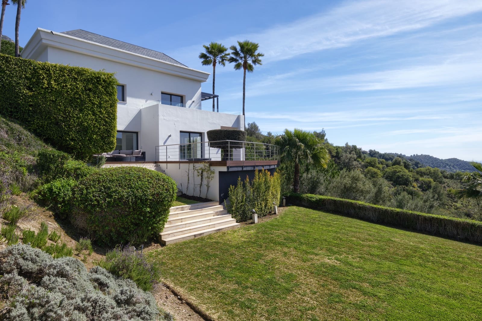 5 slaapkamer Villa te koop in Istan met zwembad garage - € 3.495.000 (Ref: 10002227)