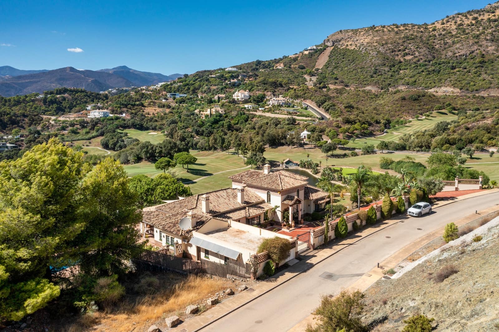 4 Zimmer Villa zu verkaufen in Benahavis mit Pool Garage - 3.250.000 € (Ref: 10002229)