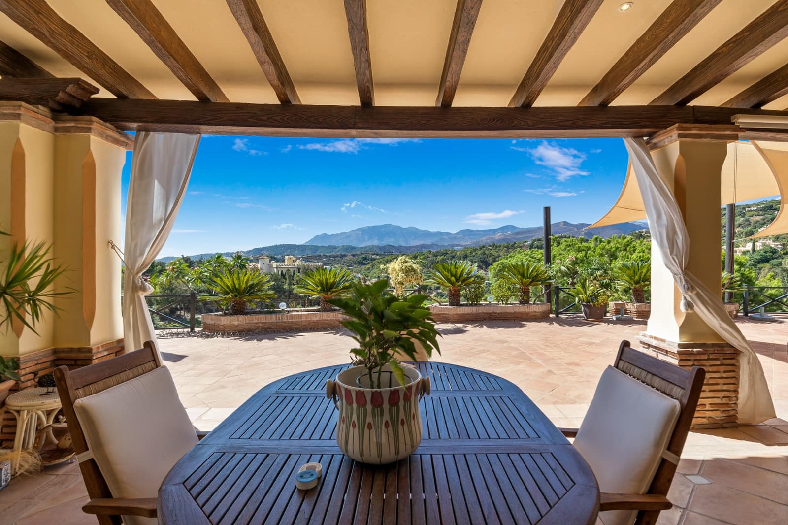 4 Zimmer Villa zu verkaufen in Benahavis mit Pool Garage - 3.250.000 € (Ref: 10002229)