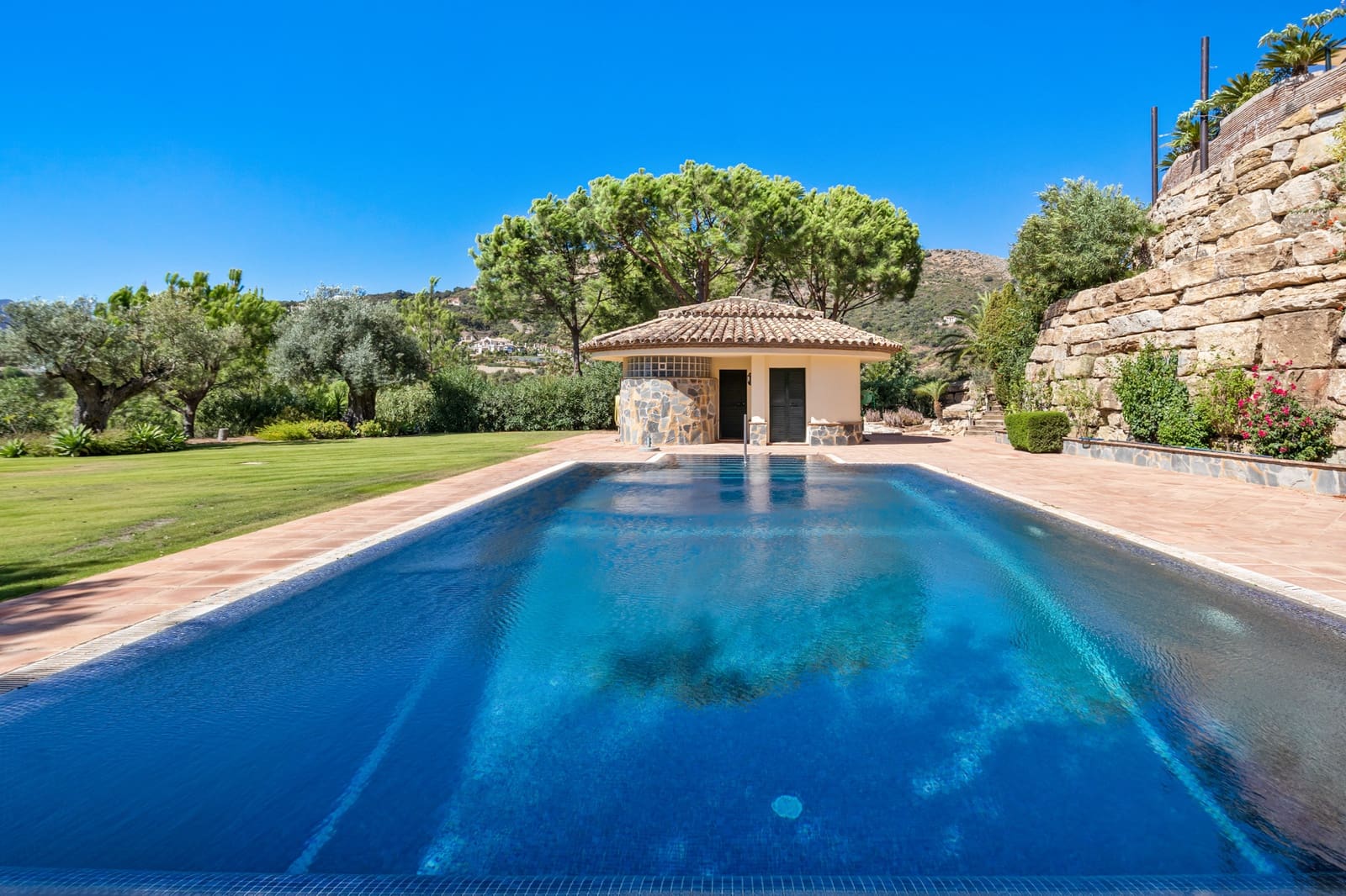 4 Zimmer Villa zu verkaufen in Benahavis mit Pool Garage - 3.250.000 € (Ref: 10002229)