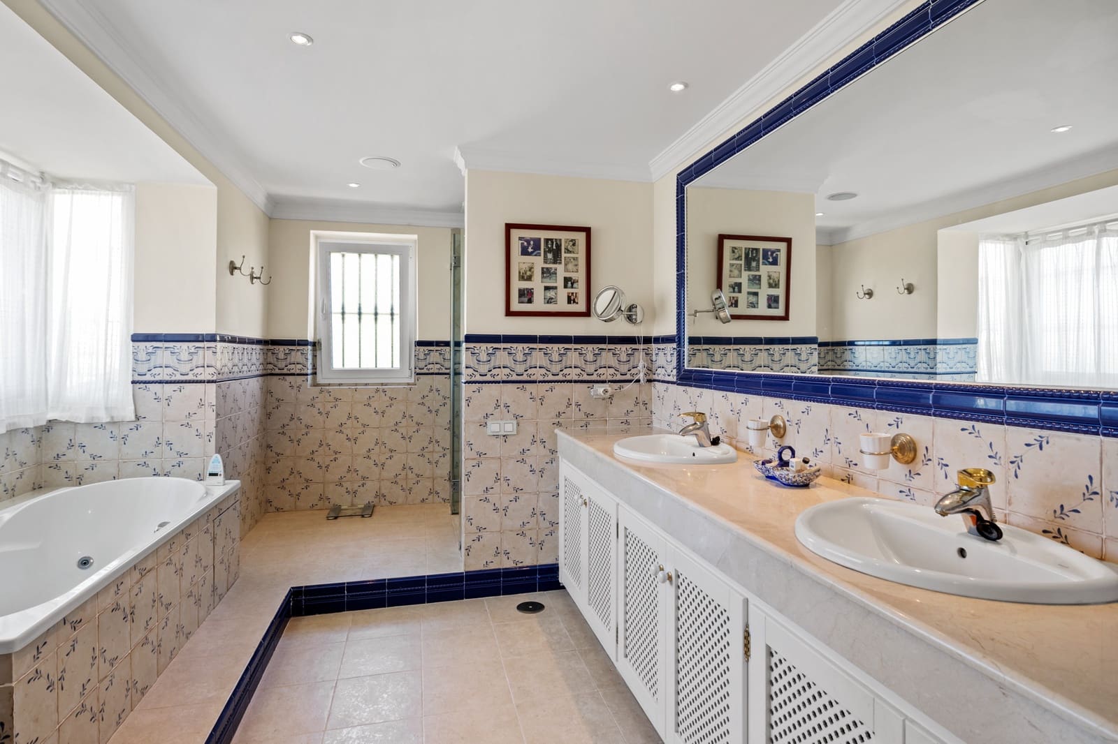 4 Zimmer Villa zu verkaufen in Benahavis mit Pool Garage - 3.250.000 € (Ref: 10002229)