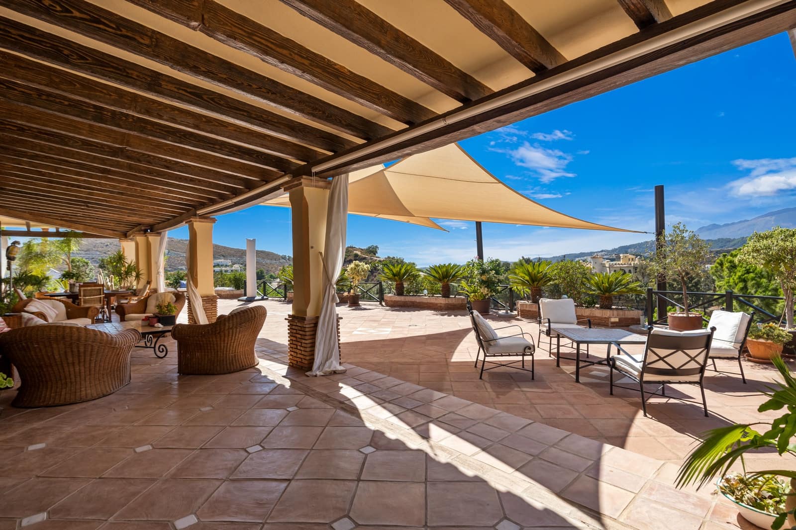 4 Zimmer Villa zu verkaufen in Benahavis mit Pool Garage - 3.250.000 € (Ref: 10002229)