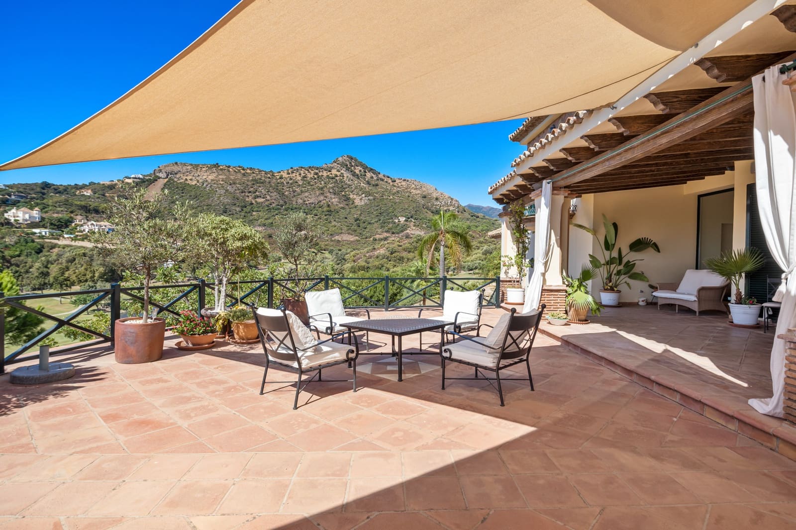 4 Zimmer Villa zu verkaufen in Benahavis mit Pool Garage - 3.250.000 € (Ref: 10002229)