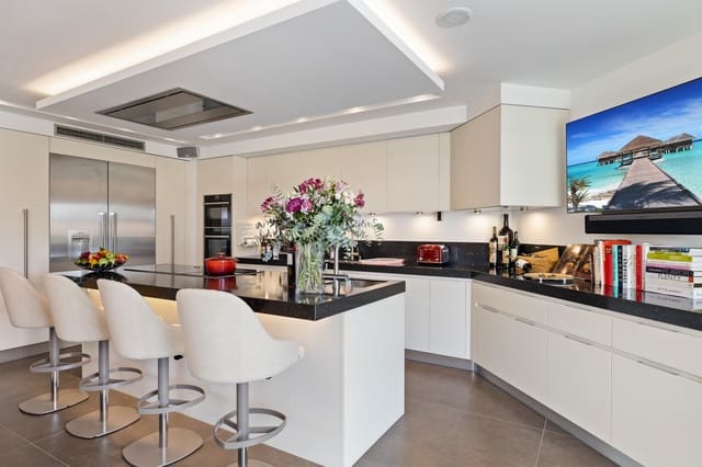 6 bedroom Villa for sale in Marbella with pool garage - € 6,400,000 (Ref: 10002234)