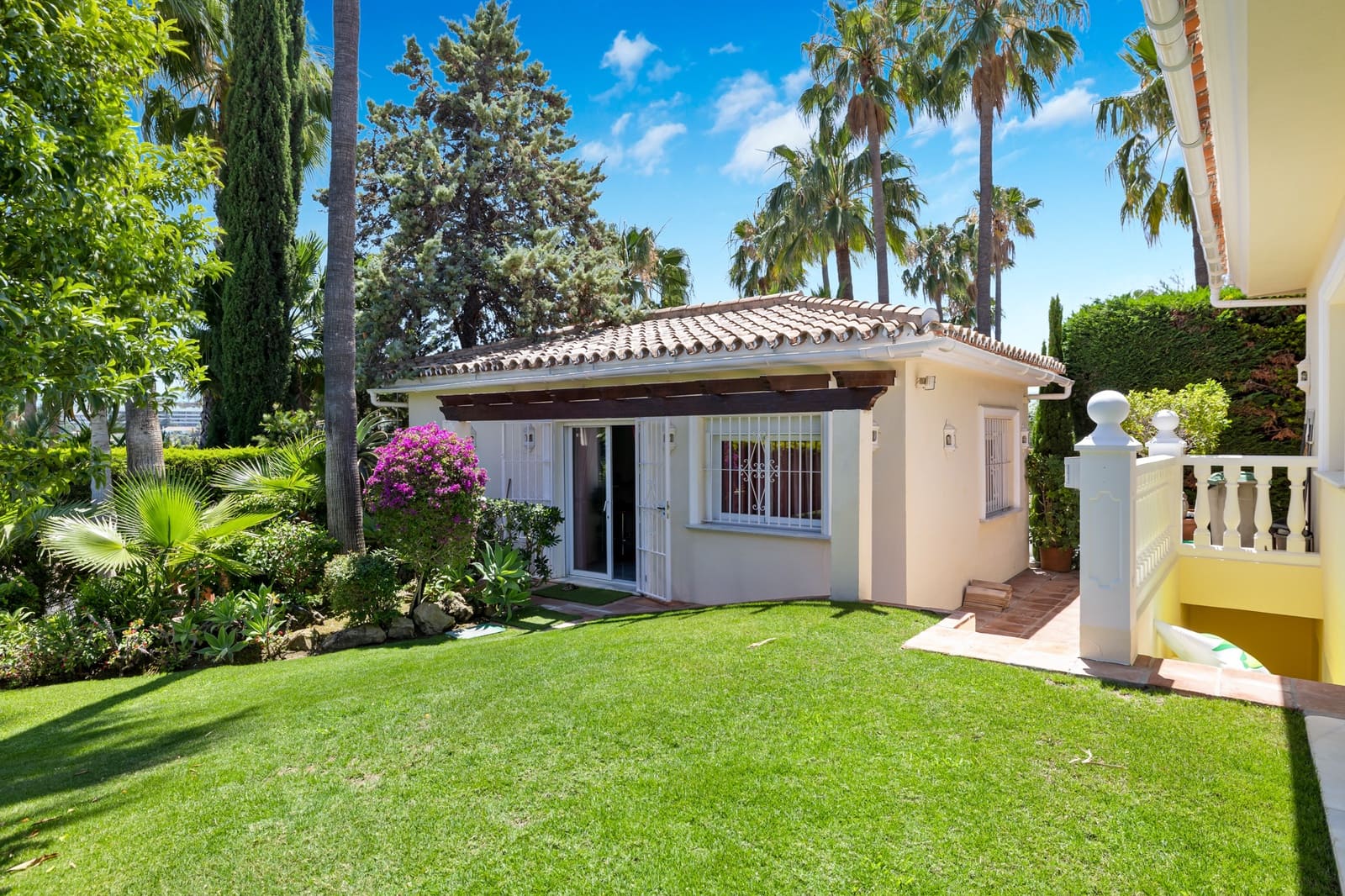 6 bedroom Villa for sale in Marbella with pool garage - € 6,400,000 (Ref: 10002234)