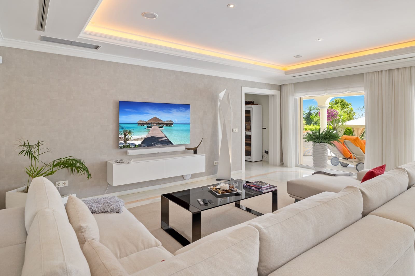 6 bedroom Villa for sale in Marbella with pool garage - € 6,400,000 (Ref: 10002234)