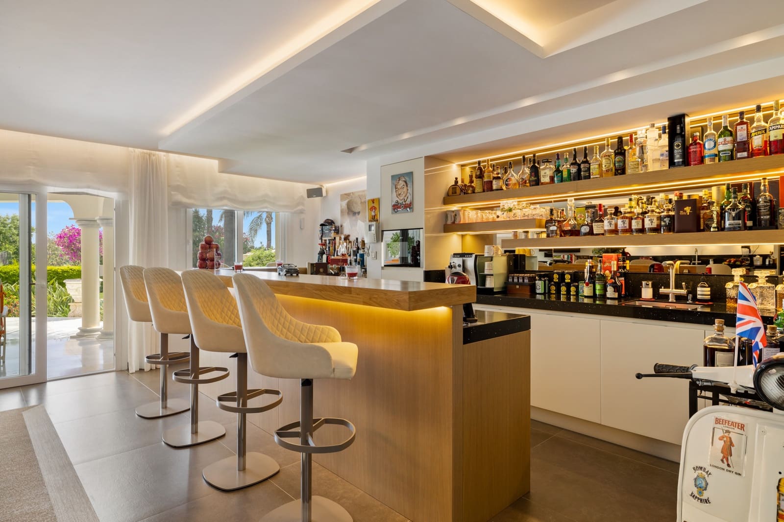 6 bedroom Villa for sale in Marbella with pool garage - € 6,400,000 (Ref: 10002234)