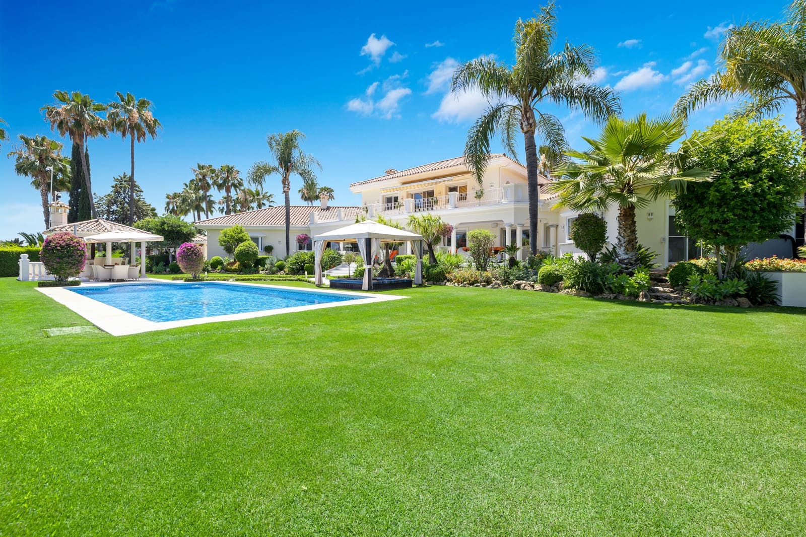 6 bedroom Villa for sale in Marbella with pool garage - € 6,400,000 (Ref: 10002234)