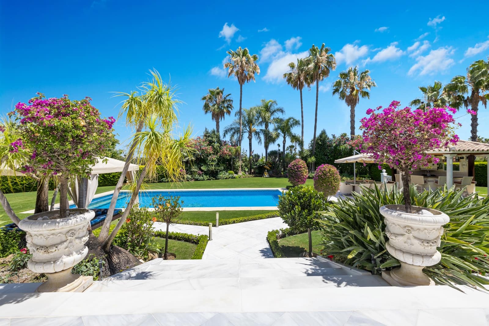 6 bedroom Villa for sale in Marbella with pool garage - € 6,400,000 (Ref: 10002234)