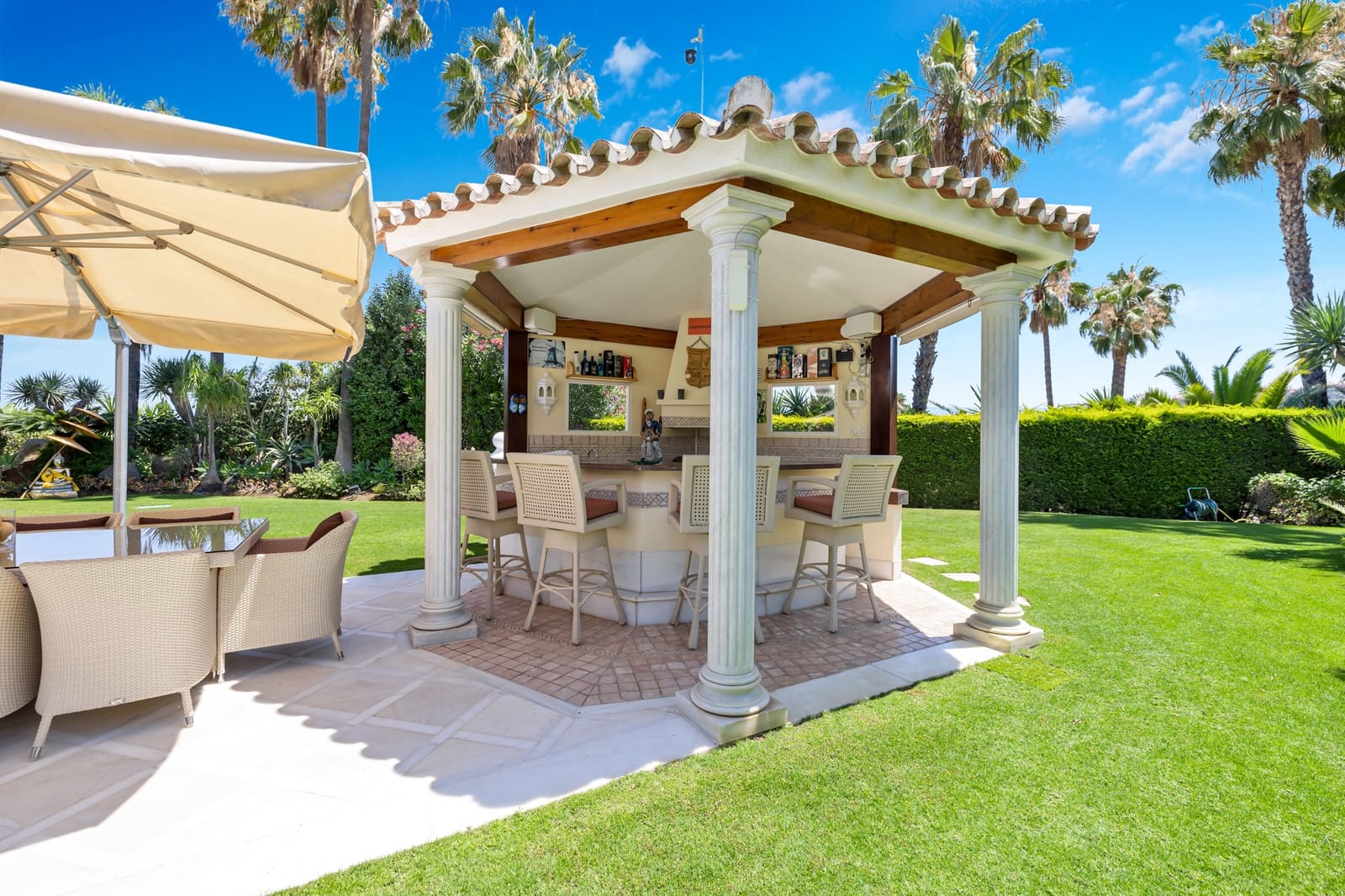 6 bedroom Villa for sale in Marbella with pool garage - € 6,400,000 (Ref: 10002234)