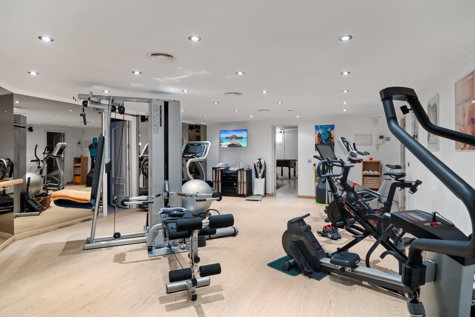 6 bedroom Villa for sale in Marbella with pool garage - € 6,400,000 (Ref: 10002234)
