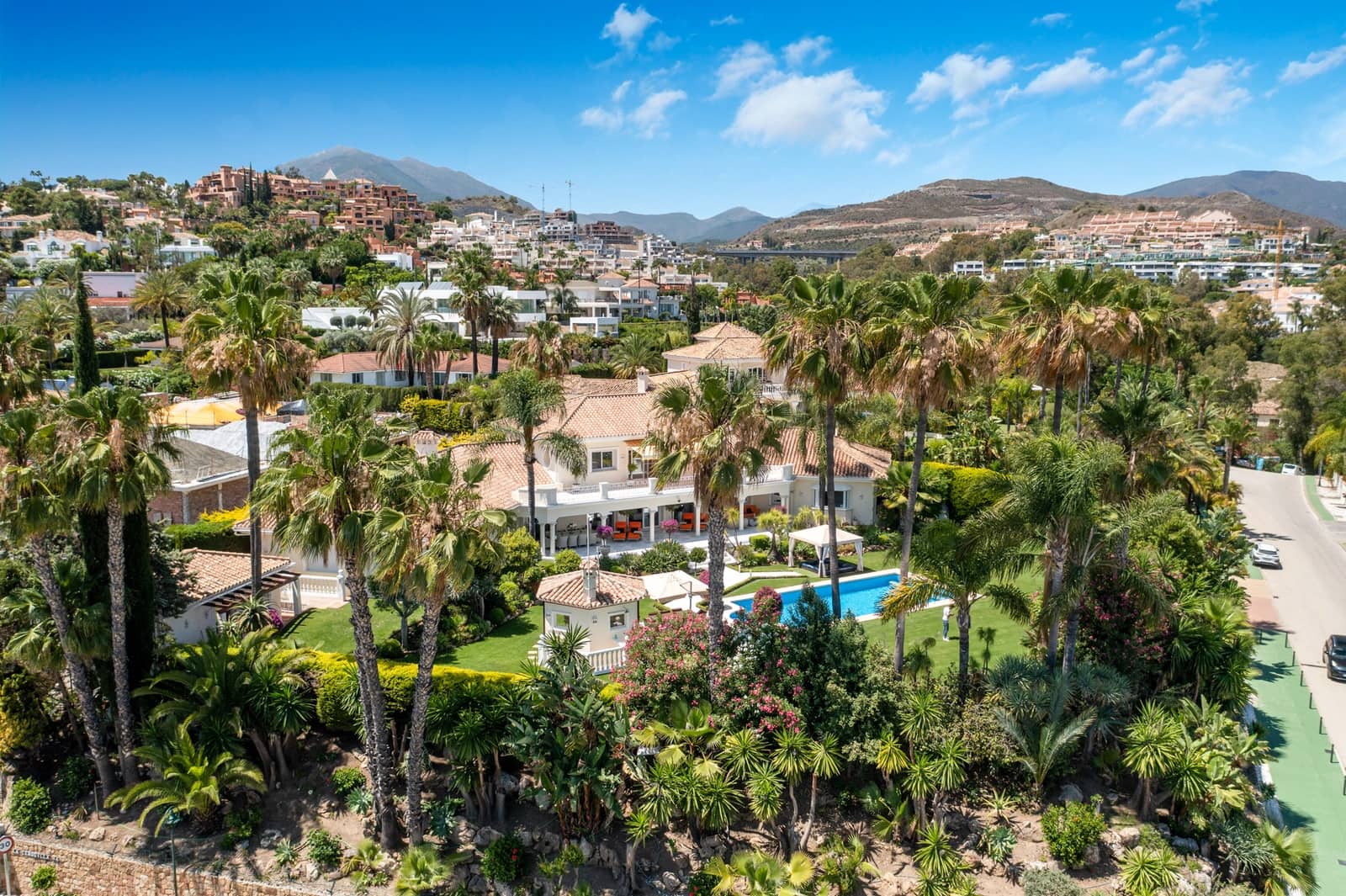 6 bedroom Villa for sale in Marbella with pool garage - € 6,400,000 (Ref: 10002234)