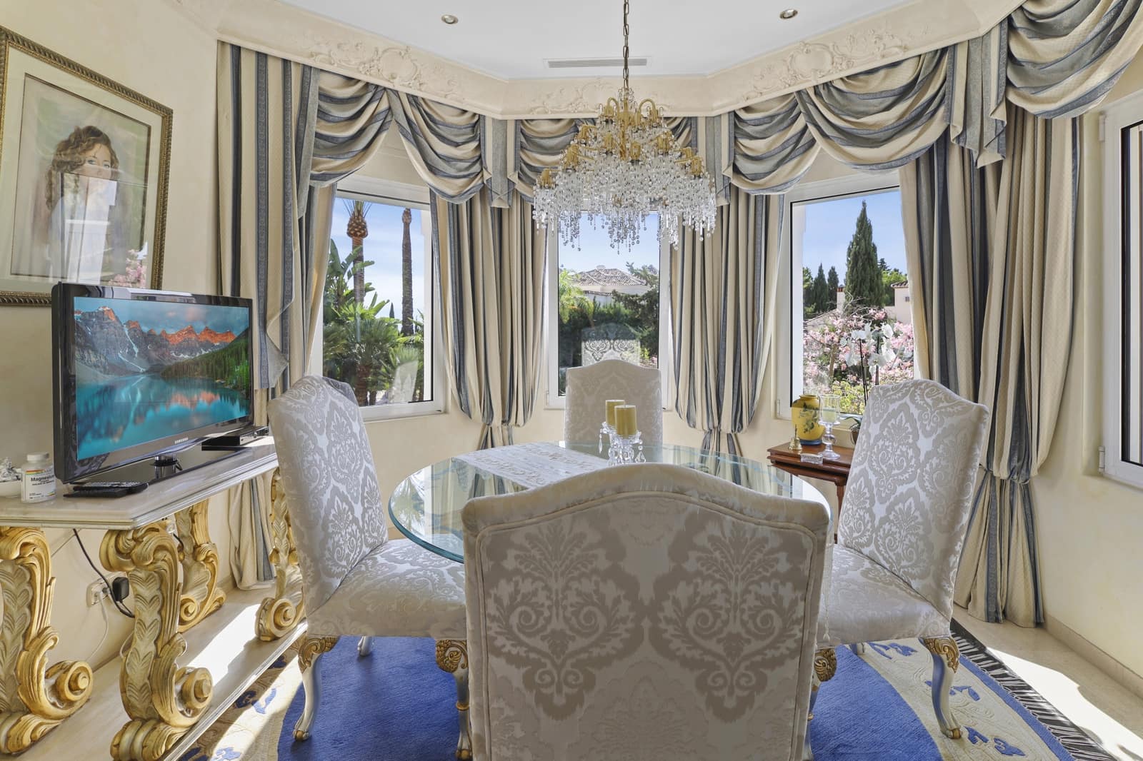 5 sypialnia Willa na sprzedaż w Marbella z basenem garażem - 3 700 000 € (Ref: 10002235)