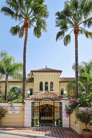 5 sypialnia Willa na sprzedaż w Marbella z basenem garażem - 3 700 000 € (Ref: 10002235)