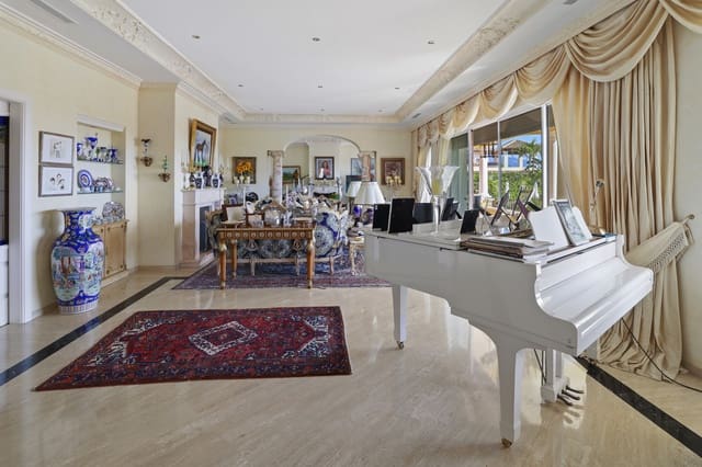 5 sypialnia Willa na sprzedaż w Marbella z basenem garażem - 3 700 000 € (Ref: 10002235)
