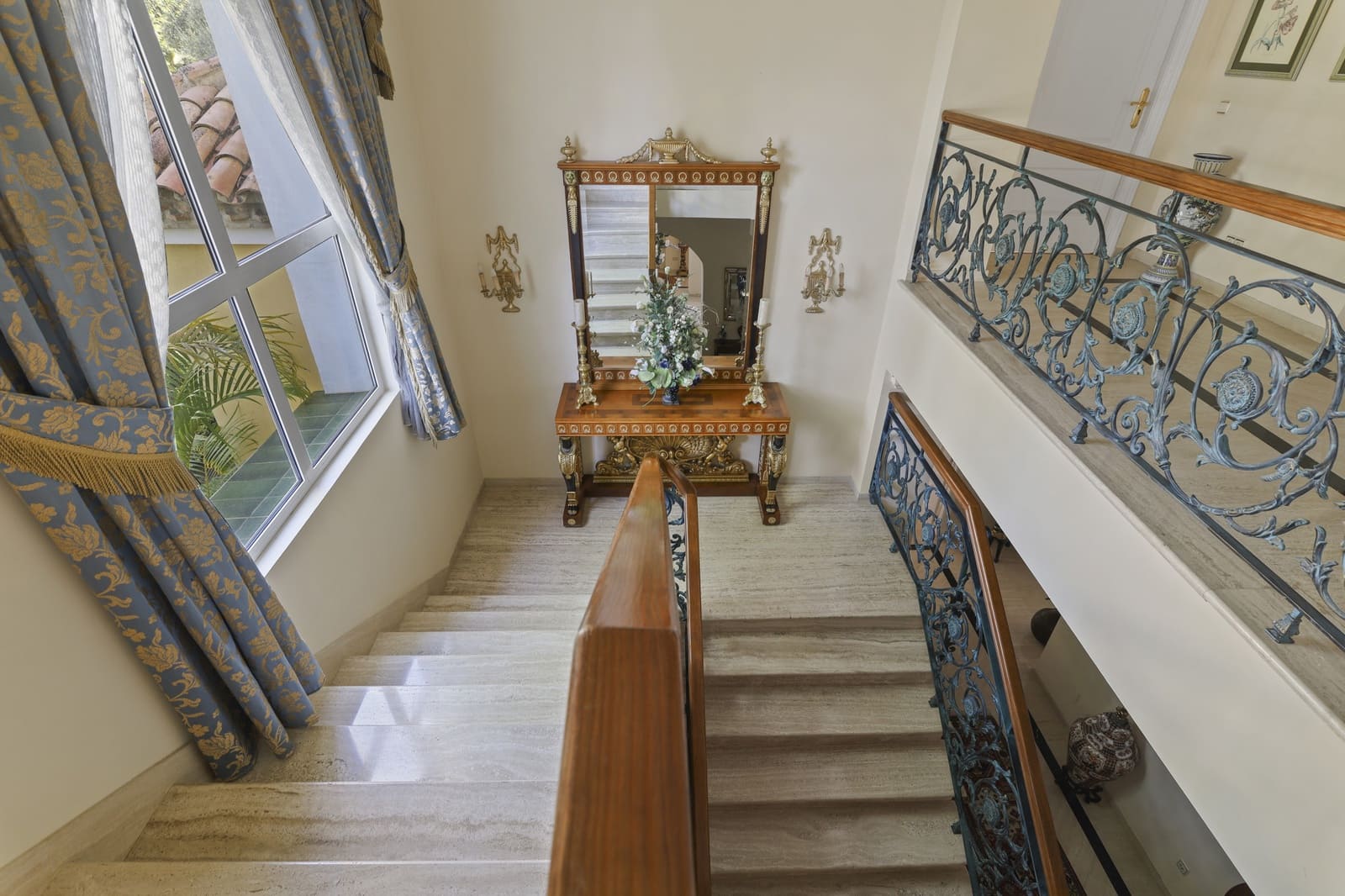 5 sypialnia Willa na sprzedaż w Marbella z basenem garażem - 3 700 000 € (Ref: 10002235)